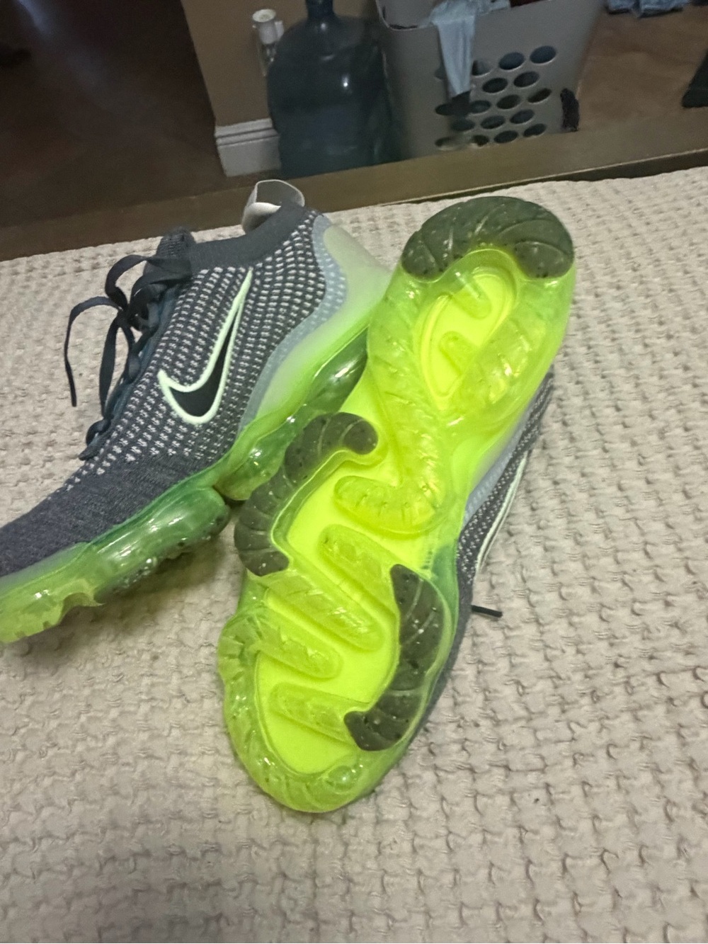 Nike Gray Flyknit Sneakers with Neon Yellow Air Cushion 6.5 kids=8 women’s